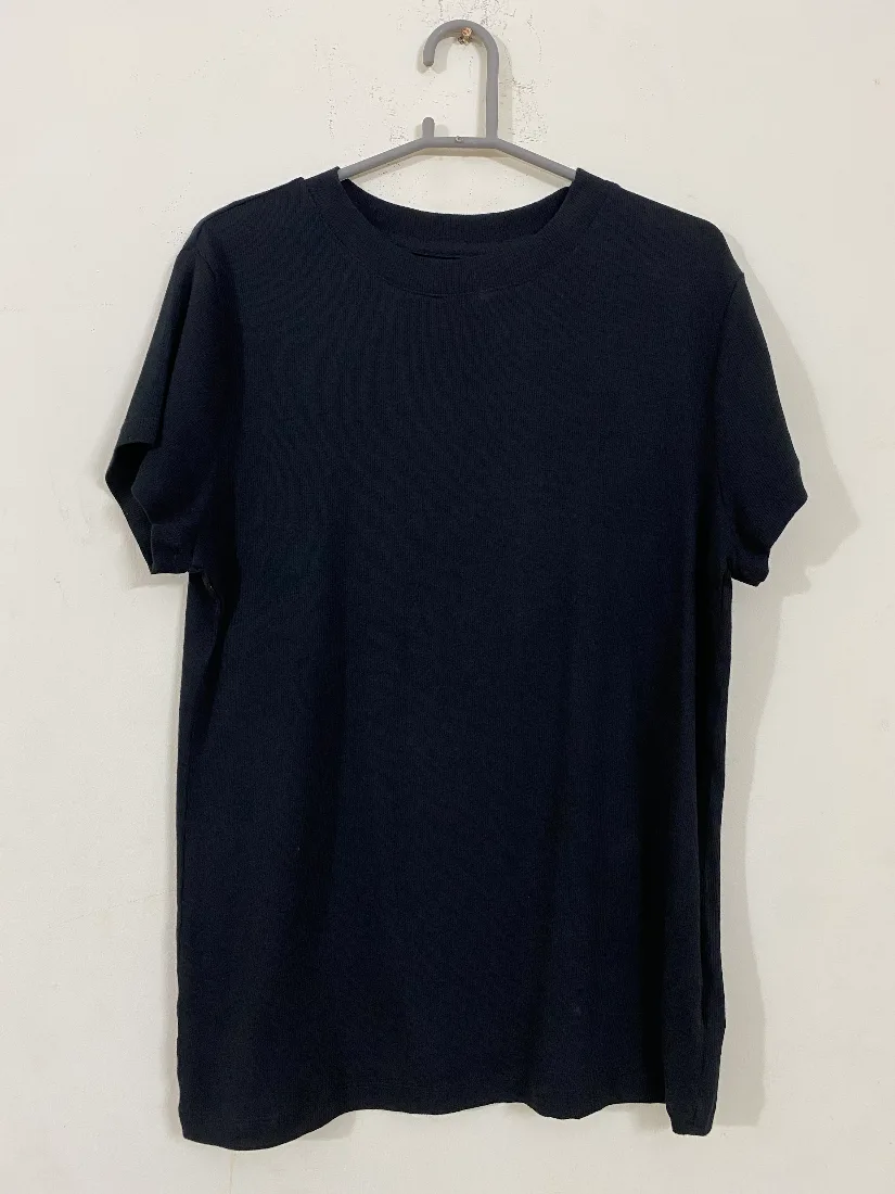 Essential Black Ribbed Casual Round-Neck T-Shirt — photo 2 of 2