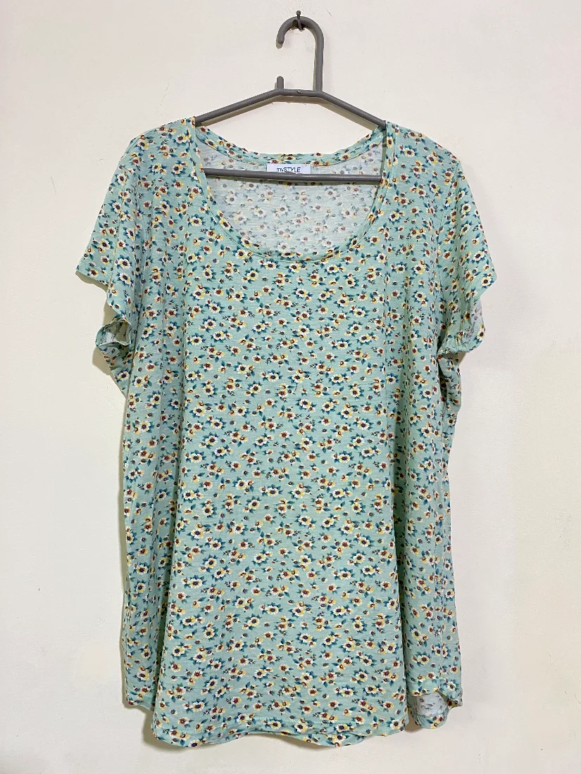Sage Green Ditsy Floral Tee — photo 2 of 2