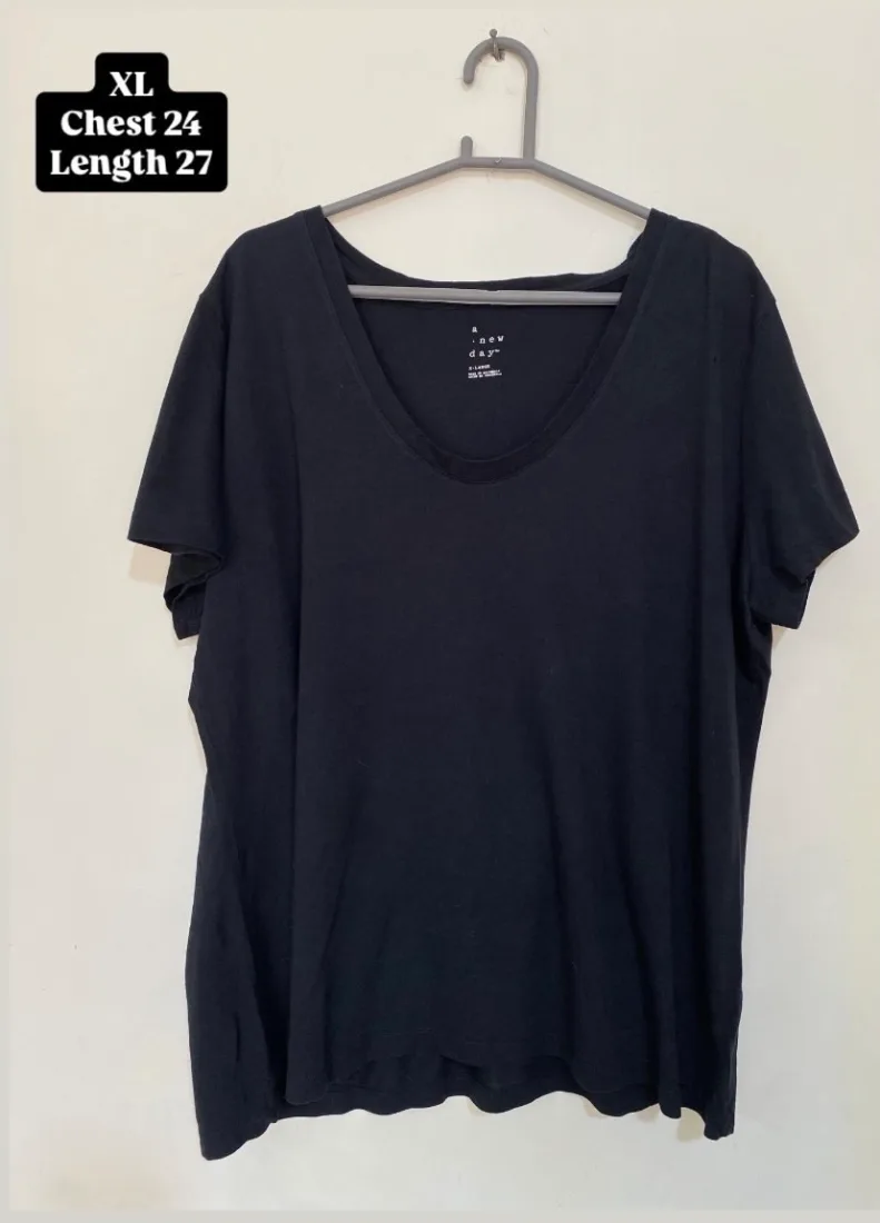 loose-fit v-neck black t-shirt — photo 2 of 2