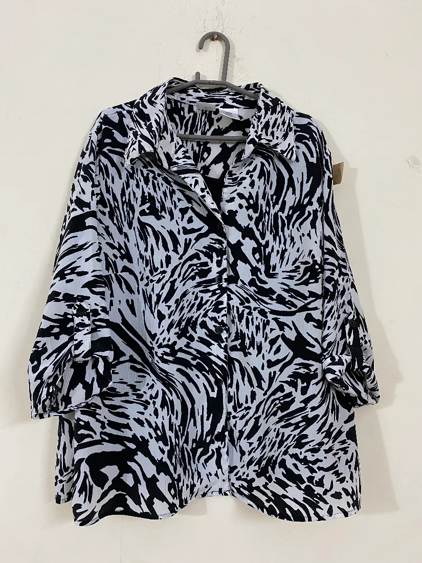 Black & White Abstract Print Chiffon Button-Down Shirt with Attached Inner    — photo 2 of 2