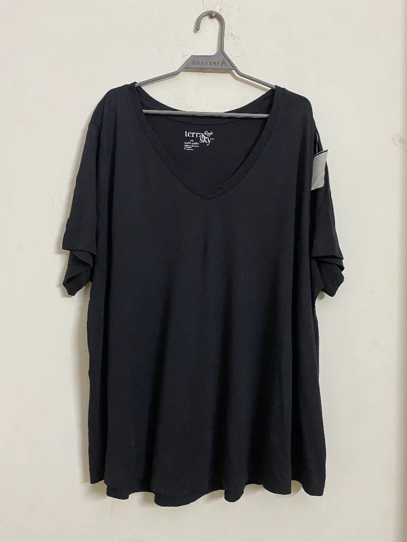 Essential Black V-Neck Casual Tee — photo 2 of 2