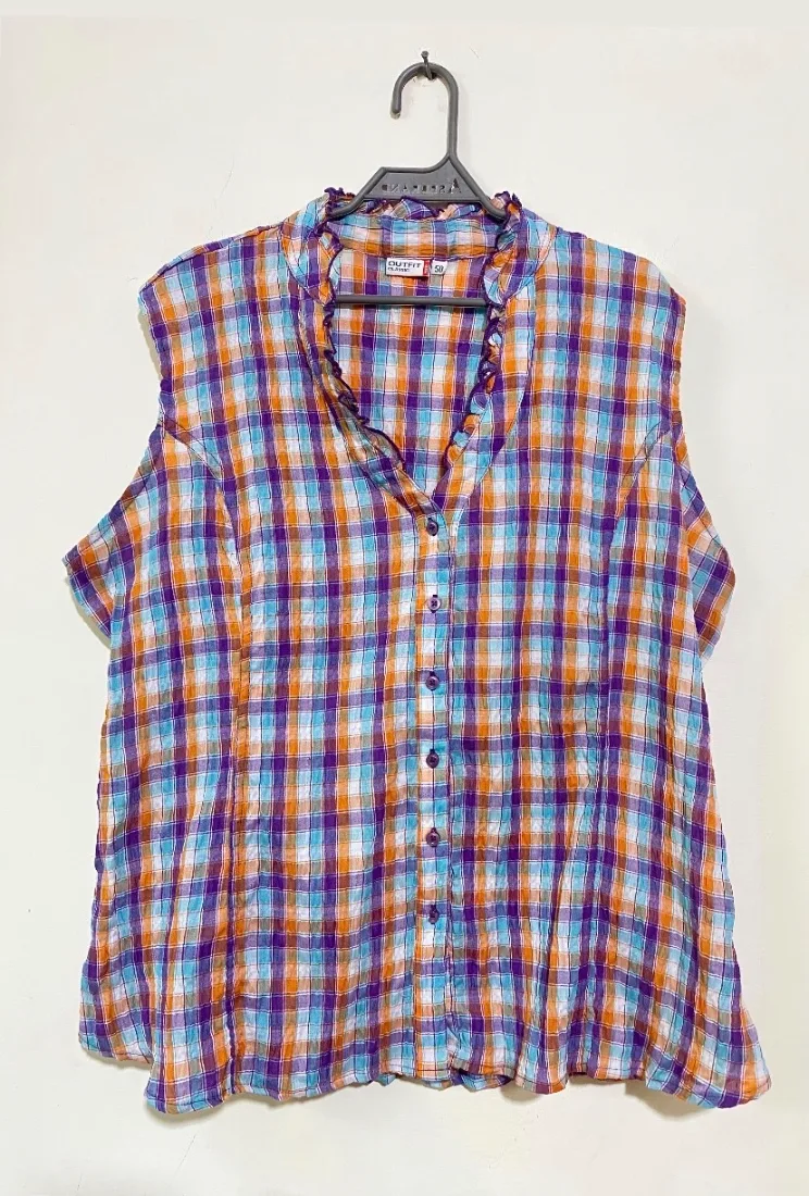 Casual Checked Crinkle Sleeveless Blouse — photo 2 of 2